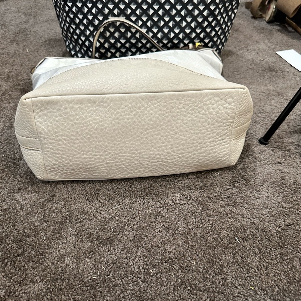 Coach Ivory and Beige Shoulder Bag - Picture 4 of 7